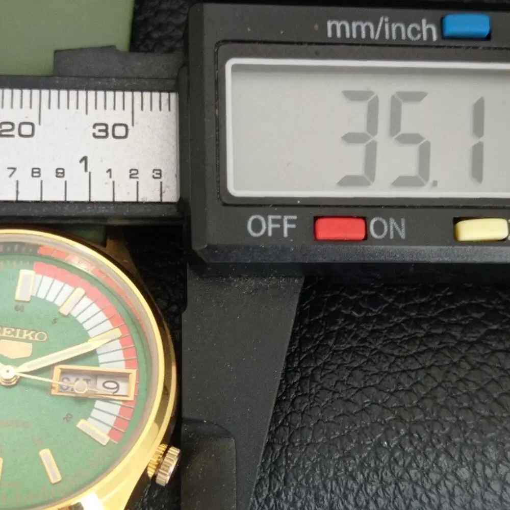 Vintage 1977 Seiko Automatic Mens Gold Watch W/daydate & Green accents
